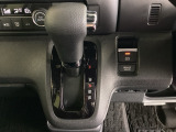 発進時から滑らかに加速する無段階変速のCVTはストップ&ゴーの多い街の中も快適です