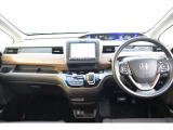 とても握りやすいステアリング!運転手の気持ちがそのまま伝わるかのような反応をしてくれます!!小物入れや各ボタンの配置にこだわり、とても使いやすいです!視認性も良いのでロングドライブもお任せ下さい!