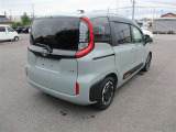 広々とした車内空間に優れた燃費性能。更にデザインも上質で人気のお車です!