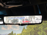 【デジタルインナーミラー】後席の大きな荷物や同乗者で後方が確認しづらい時でも安心!カメラが撮影した車両後方の映像をルームミラー内に表示。クリアな視界で状況の確認が可能です!