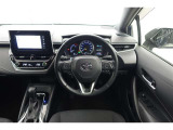 スポーティームード溢れる運転席周りですね。 クイックなドライビングに対応できるよな運転席回りになっています。 ドライブがますます楽しくなりますね!