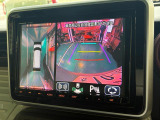 【全方位モニター】リバースに入れた際、車両全体を見渡している映像に切り替わります。また、見通しが悪い場所で便利な前方ワイド映像やすれ違いに便利な助手席側ワイド映像など切り替えが出来ますよ♪