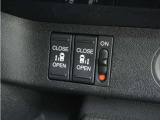 ◆両側電動スライドドア◆狭い駐車場でも乗り降りが楽々♪お子様が隣の車にドアを当ててしまう心配もございません!小さなお子様連れの方もこれで安心。