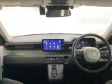 フロントガラスが大きく、ワイドな視界で運転もしやすくなるように設定されています。