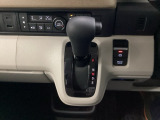 運転席周辺のスマートなレイアウトが、操作のしやすさを実現。快適なドライブをサポートします。