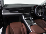 Audiのインテリアはエクステリア同様、優れたデザイン性とクオリティ、そして機能性を兼ね備えております。