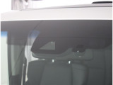 サポカーSとは、衝突被害軽減ブレーキに加えて、高齢者に多いと言われている踏み間違い事故防止をサポートする機能です。詳しくは販売店スタッフまでおたずねください。