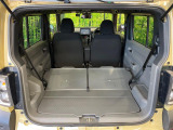 普段のお買い物や通勤、送迎等に十分な荷室スペースを確保しております。セカンドシートを倒すと、大きな荷物の積載も可能です♪