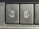 【両側パワースライドドア】スマートキーや運転席のスイッチで後席両側スライドドアの開閉が可能♪電動だから力を入れてドアを開ける必要が無く、小さなお子様でも簡単に開け閉めでき快適です♪