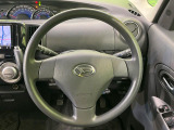 インテリアに合わせたデザインのステアリングは、運転される方のことも考え、運転しやすい形状、大きさです。是非一度、実際に触ってお確かめください。