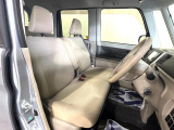 運転席まわりには十分なスペースがあり、大柄な方でもゆったり運転していただける環境です。
