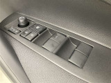 もちろん、パワーウインドウもついております。ワンタッチで窓の開閉が可能です!