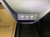 USBチャージャー搭載。スマートフォンなどの充電にとっても便利です。