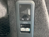 電子制御エアサスペンション 走行中や停車時に車高を上げ下げすることで、多用途性を高めます。乗員の乗り降りの際やトランクに荷物などを積み込むときにも便利です。