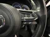 【ステアリングスイッチ】運転中に視線を前に向けたまま操作できます。