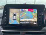 車を真上から見ているように、周囲の状況を把握しながら安心して駐車が行えるアラウンドビューモニター装備!