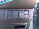 運転席にもパワーテールゲートボタンが付いています。