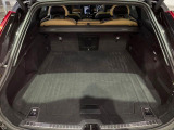 普段のお買い物や通勤、送迎等に十分な荷室スペースを確保しております。セカンドシートを倒すと、大きな荷物の積載も可能です。