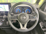 インテリアに合わせたデザインのステアリングは、運転される方のことも考え、運転しやすい形状、大きさです。是非一度、実際に触ってお確かめください。