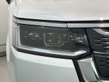 LEDヘッドライトは、点灯の瞬間から最大光量を発揮し、突然暗くなるトンネルなどでの安定感を高めます。