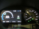 見やすくかっこいいデザインのスピードメーターです☆メーター内のディスプレイには、運転をサポートしてくれる便利な情報が!