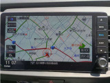 お出かけの際に安心のナビ付です☆バックカメラ機能で駐車もスムーズに行えます。
