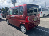 大開口の「ミラクルオープンドア」。 助手席側のセンターピラー(柱)をドアに内蔵しているため、前後ドアを開けると広大な開口部が出現します。