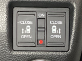 リアドアは乗り降りに便利な両側電動スライドドアです。また運転席に座っていながらスイッチ操作で自在にスライドドアを開け閉めできます。