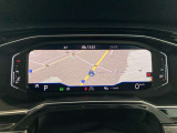 運転中も見やすいメーター内ナビ表示をご確認ください。
