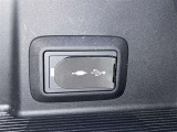 充電用USB端子付き。スマートフォンなどの充電に便利です。