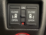 リアドアは乗り降りに便利な両側電動スライドドアです。また運転席に座っていながらスイッチ操作で自在にスライドドアを開け閉めできます。