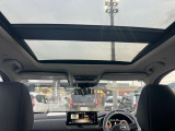 メーカーオプションのサンルーフ付きです。
