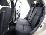 後席は、膝元に十分なスペースを確保!室内も専門のスタッフによる清掃済みでキレイです♪是非一度ご覧ください!