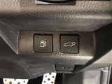 ボタンひとつでトランクの開閉ができ、両手がふさがっている時でもラクに使えます。荷物の出し入れがスムーズで便利です。
