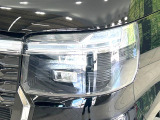 【LEDヘッドライト】悪天候や夜間走行時も良好な視界を確保し安心して運転できる高輝度LEDヘッドライトを装備!点灯速度が早く、消費電力も抑えられています。