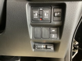 パワースライドドアの開閉はスマートキーのリモコンやドアノブは勿論、運転席側のスイッチ操作でも開閉ができ、安全・簡単です。