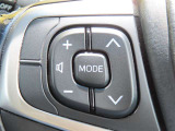運転中、オーディオの操作をしてて、ハッとしたことはありませんか?ステアリングスイッチは、運転中でもハンドルでオーディオの操作が可能です。安全なドライブをサポートします。