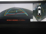 パノラミックビューモニター付きです。車両を上から見た様な映像を画面に表示。運転席からの目視だけでは見にくい、車両周辺の状況をリアルタイムでしっかり確認出来ます。