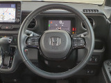 視界の良い運転席、ステアリング周りの画像です。