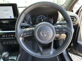 ステアリングスイッチ付き。前方から目を離すことなく操作することが可能です。