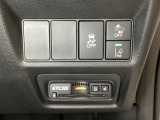 Hondaセンシング用の、VSA(ABS+TCS+横滑り抑制)解除と路外逸脱抑制機能などのオンオフスイッチはハンドルの右側に装備。その下にETC2.0がついています。高速道路の料金所の通過も楽々です。