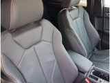 Audi正規ディーラーが高品質をお約束。高度な訓練・教育を受けたAudi専任メカニックが、100項目にもおよぶ精密な点検を実施。すべてクリアしたAudi車だけ、あなたのお手元に届けられるのです