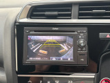 バックでの駐車が苦手な方や運転にあまり自信のない方でも後方の視界をしっかりサポート。安心して車庫入れが出来るバックカメラを装備しています!