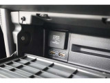 USBジャックが2つあるので電子機器の充電ができます☆