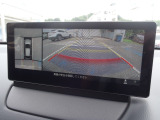 狭い場所での駐車やすれ違いなどでより的確な運転操作に役立つ360&deg;ビューモニターが装備されています。