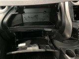 車検証入れになどにも使える便利な収納BOXあります。