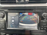 車を真上から見ているように、周囲の状況を把握しながら安心して駐車が行えるアラウンドビューモニター装備!