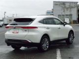 明るく広々、落ち着いた店内では、中古車のご検討・ご購入のほか、携帯電話(au)の購入等、様々なご相談に幅広く応えていきます♪