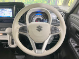 インテリアに合わせたデザインのステアリングは、運転される方のことも考え、運転しやすい形状、大きさです。是非一度、実際に触ってお確かめください。