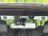 【アイサイトVer3】前方の車両等を検知し、衝突しそうな時は警報で注意を促し、ブレーキを踏む力をサポート。ブレーキを踏めなかった場合は衝突被害軽減ブレーキが作動、衝突回避をサポートします。